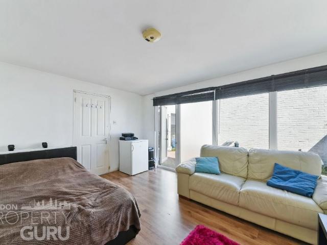 Savill Gardens, Raynes Park, London SW20, 4 bed terraced house to rent, £2,850 pcm | PrimeLocation