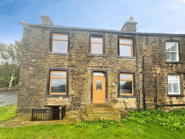 Saville Lane, Brighouse HD6 2 bed semi detached house to rent £900 pcm £208 pw