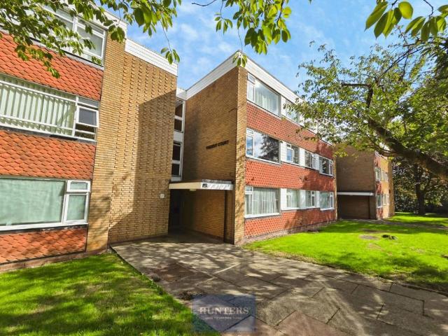 Savoy Close, Birmingham, B32 2HD Studio to rent £700 pcm £162 pw