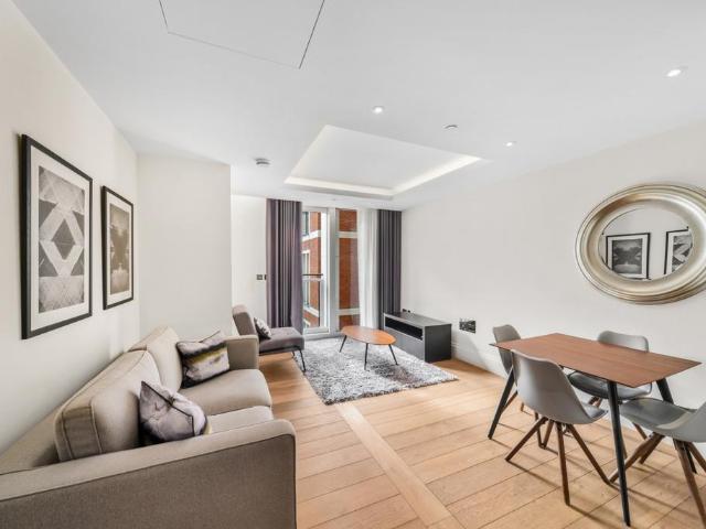 Savoy House, Strand, WC2R 1 bed apartment to rent £4,745 pcm £1,095 pw