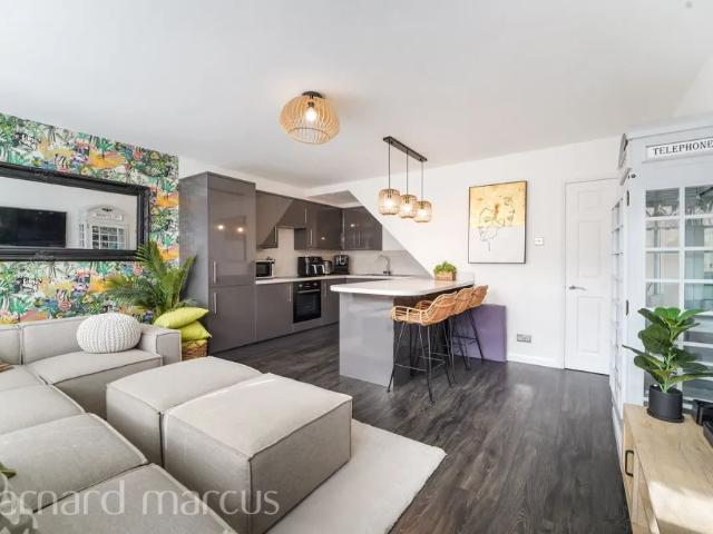 Sawkins Close, London
