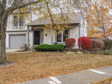 Sawmill Woods Ct, Fort Wayne, Condo For Sale