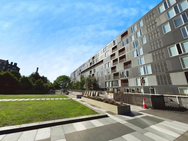 Saxton, The Avenue, Leeds, West. 2 bed flat to rent £1,325 pcm £306 pw