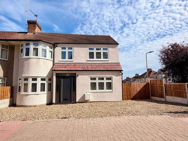 Saxville Road, Orpington, BR5 6 bed semi detached house to rent £3,600 pcm £831 pw