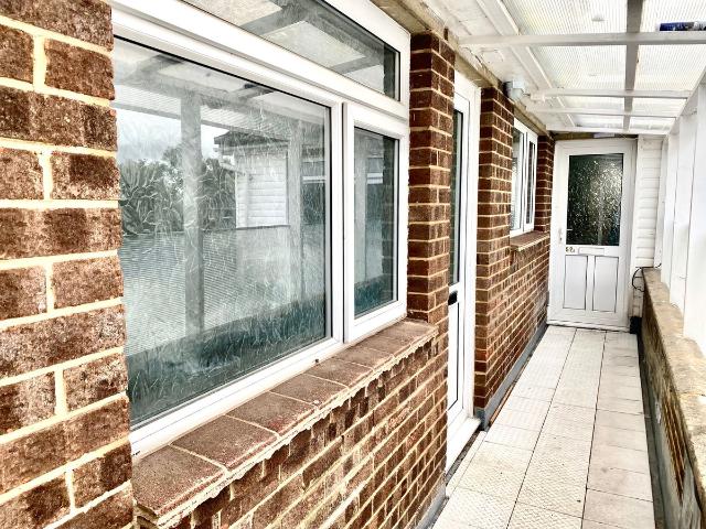 Saxon Way, Romsey SO51, 2 bed flat to rent, £1,300 pcm | PrimeLocation