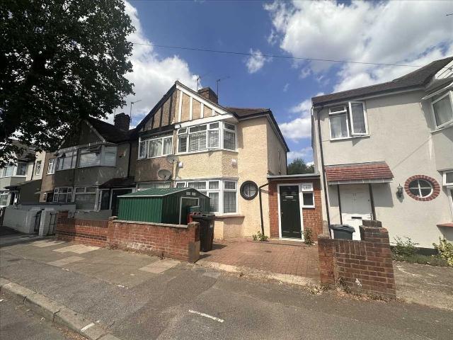 Saxon Avenue, Hanworth TW13, 3 bed end terrace house to rent, £2,000 pcm | PrimeLocation