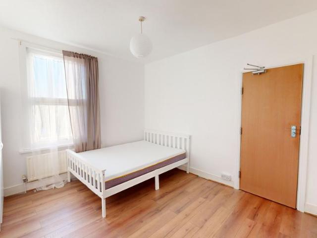 Saxon R3 1 bed in a house share to rent £770 pcm £178 pw
