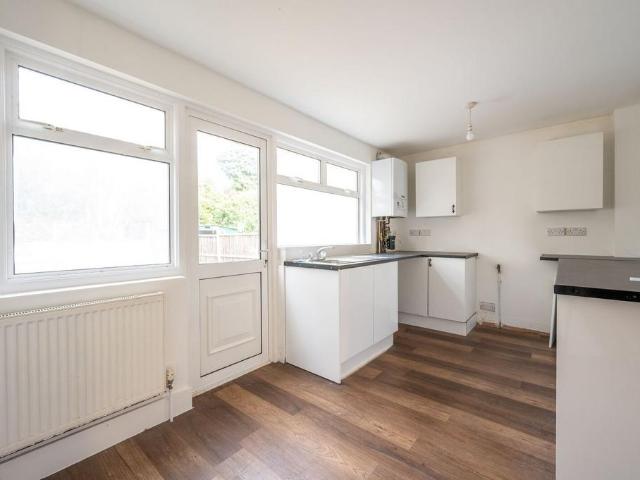 Saxon Road, Upton Park, London, E6 3 bed terraced house to rent £2,250 pcm £519 pw