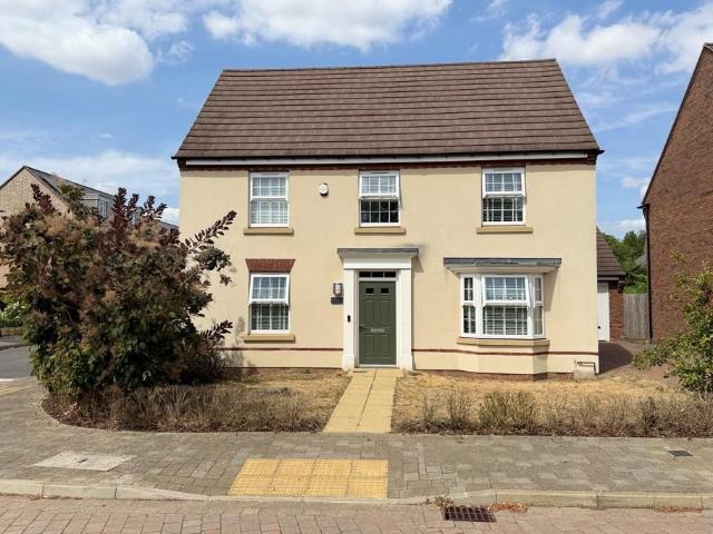 Saxonia Boulevard, Brooklands 4 bed detached house to rent £2,600 pcm £600 pw