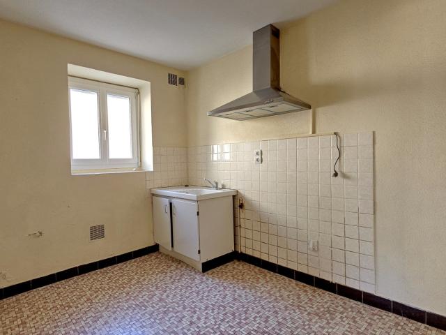 SAYAT maison de bourg 85 m2, 3 chambres, cave