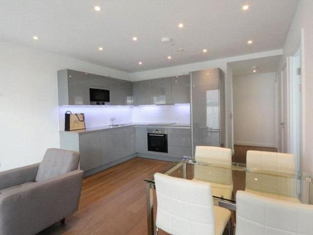 Sayer Street, Elephant and Castle. 2 bed flat to rent £3,500 pcm £808 pw