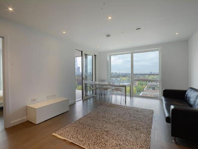 Sayer Street, Elephant and Castle. 2 bed flat to rent £3,800 pcm £877 pw