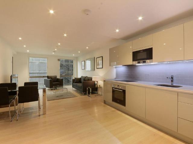 Sayer Street, Elephant and Castle. 2 bed flat to rent £5,000 pcm £1,154 pw