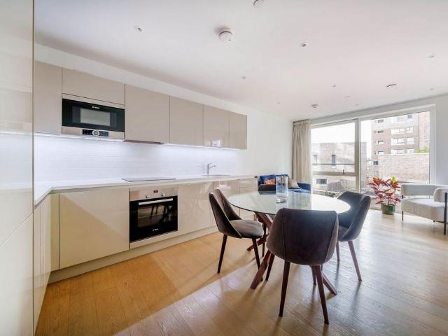 SAYER STREET, LONDON, SE17, Elephant. 1 bed flat to rent £4,000 pcm £923 pw
