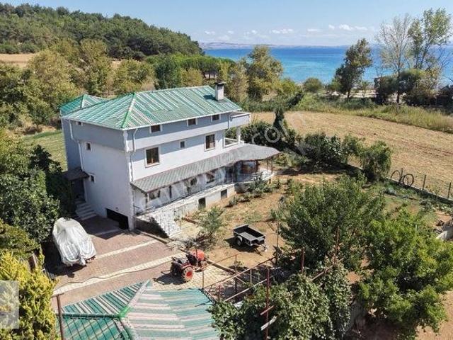 Sazlıdere Sahilde Denize 100 Metre Mesafede Satılık 8+2 Villa