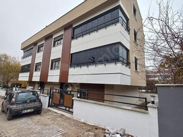 SAZOVA MAHALLESİNDE ZİRAAT CADDESİ YAKINI SATILIK TRİPLEKS VİLLA