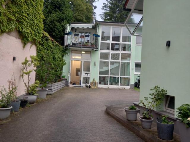 SB Burbach, gepflegtes 1 FH plus Nebengebäude mit 2 Wohnungen