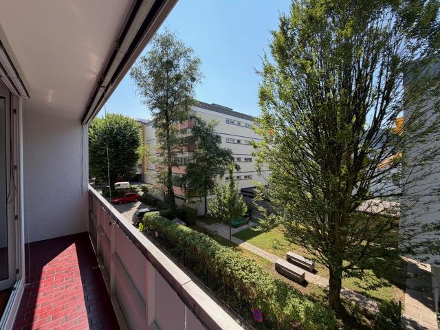 Sbg. Herrnau 4 Zimmer Wohnung mit Loggia in ruhiger Lage