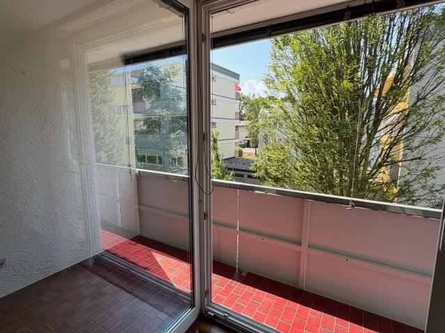 Sbg. Herrnau 4 Zimmer Wohnung mit Loggia in ruhiger Lage