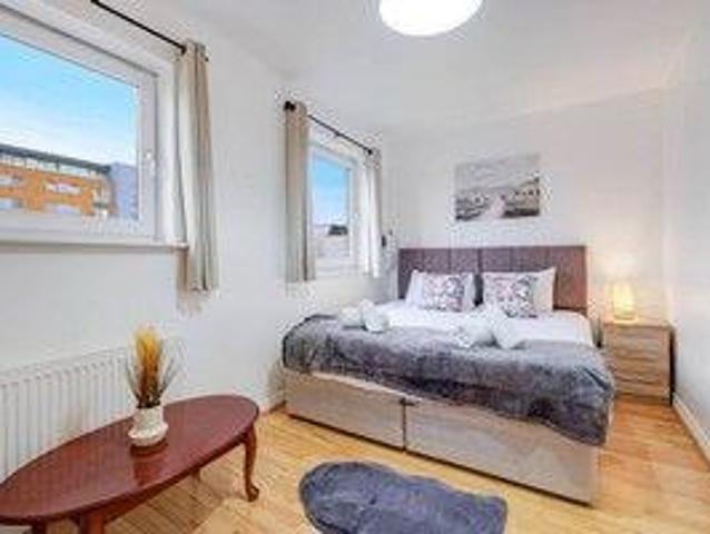 SE28 Miles Drive 5 4 bed detached house to rent £4,500 pcm £1,038 pw