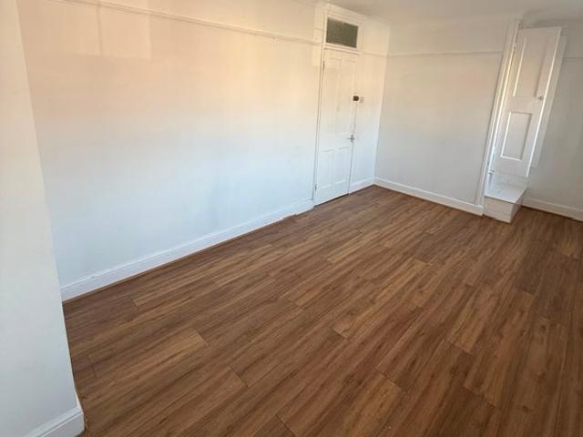 SE9 Spacious 3 Bed w/ Garden Close to Station