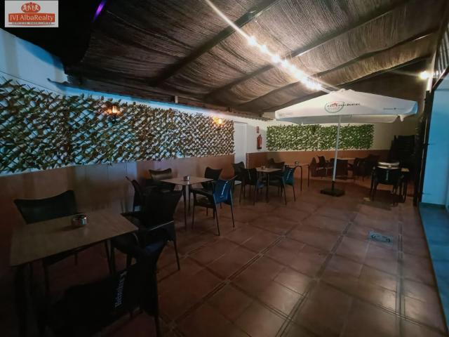 SE TRASPASA PUB CAFETERIA EN FUNCIONAMIENTO EN POL.CAMPOLLANO