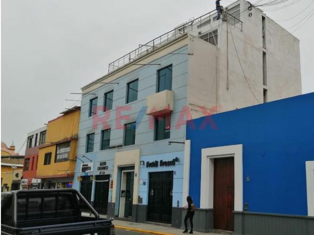 Se Vente Edificio Frente Al Banco De La Nacion Centro / Oficinas Con Departamento