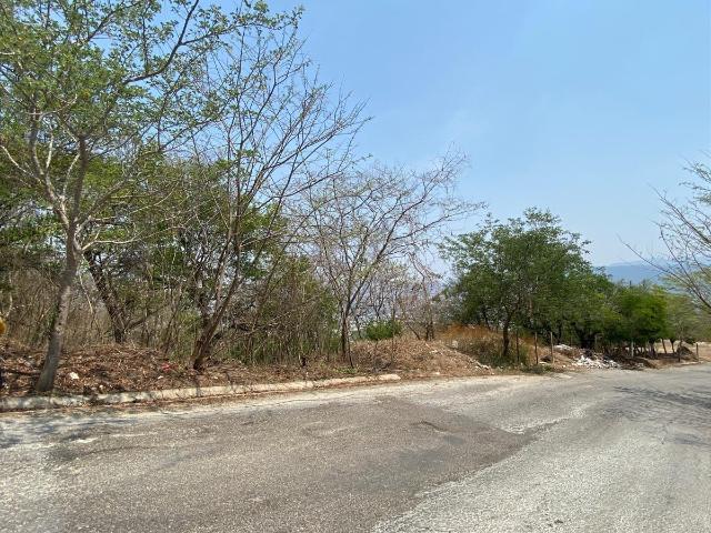 Se vende 760 m2 de terreno en Lomas de Mactumatza