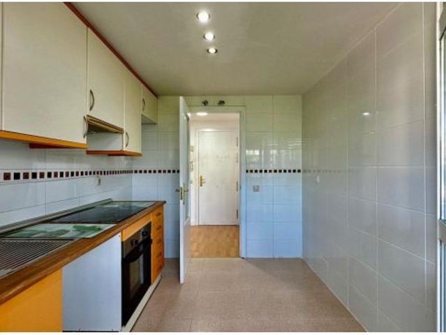 Se vende 2ª Planta en la mejor zona de la Teneria en Urbanización Cerrada. Renta Libre, Garaje, Tras