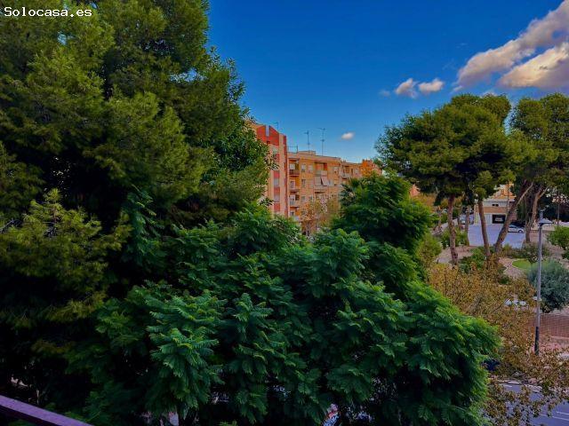 Se vende tercer piso con ascensor en la zona de Ciudad Jardín en Cartagena