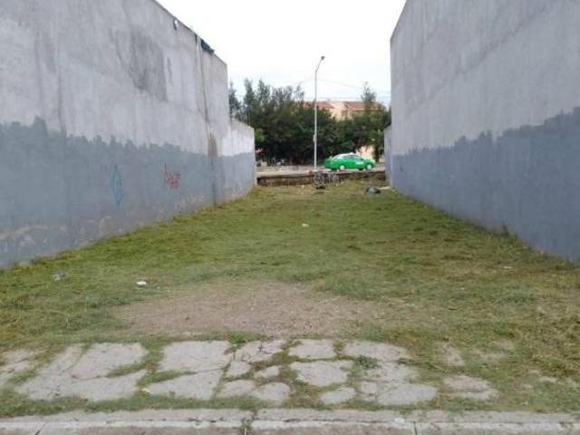 SE VENDE TERRENO COL JARDINES CELAYA