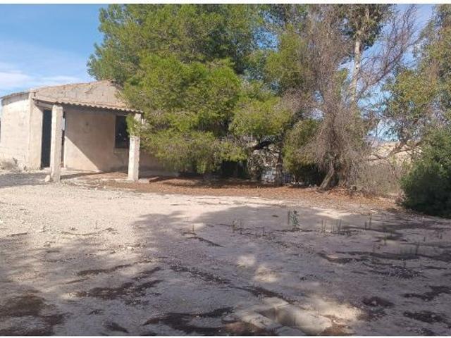 SE VENDE TERRENO CON CASA DE APERO EN EL TOMILLAR