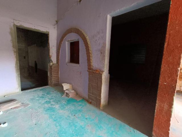 SE VENDE TERRENO CON CONSTRUCCI?N EN TER?N