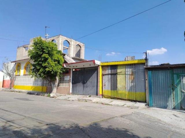 SE VENDE TERRENO CON CONSTRUCCION, CERCA DE SAN CRISTOBAL CENTRO