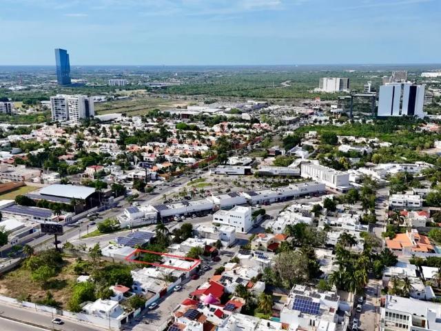Se vende terreno con construcción moderna en fraccionamiento montebello