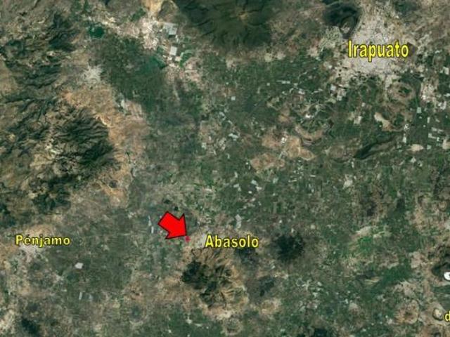 SE VENDE TERRENO CON CONSTRUCCIONES