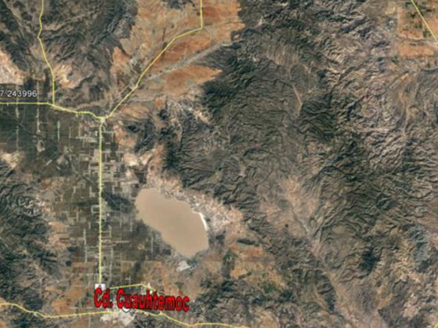 SE VENDE TERRENO CON CONSTRUCCIONES