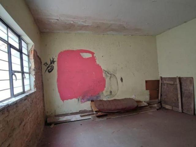 SE VENDE TERRENO CON COSTRUCCION PARA REMODELAR