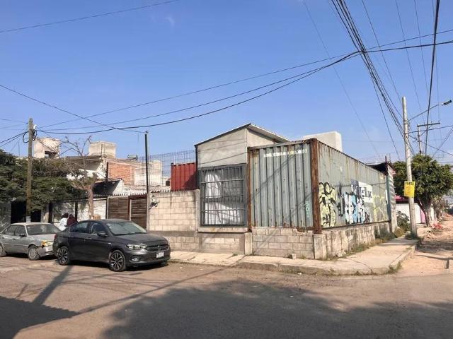 Se vende terreno con pie de casa cerca av. tlacote