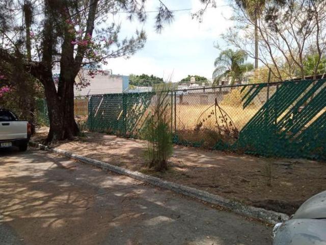 Se vende terreno de 300 m2 a solo unos pasos de Av. Guadalupe, en la exclusiva zona de Chapalita
