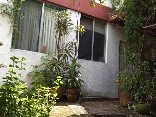 Terreno con construccion en Colonia 8 de Agosto en Benito Juárez, Ciudad de México