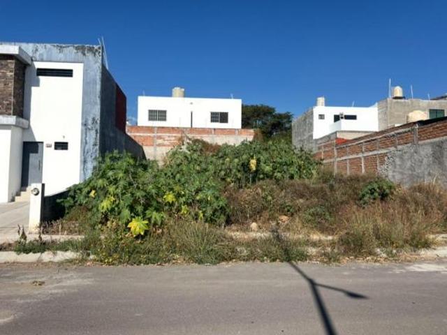 Se vende terreno en Av Manuel Gómez Morin en fraccionamiento Las lagunas en Villa de Álvarez Col