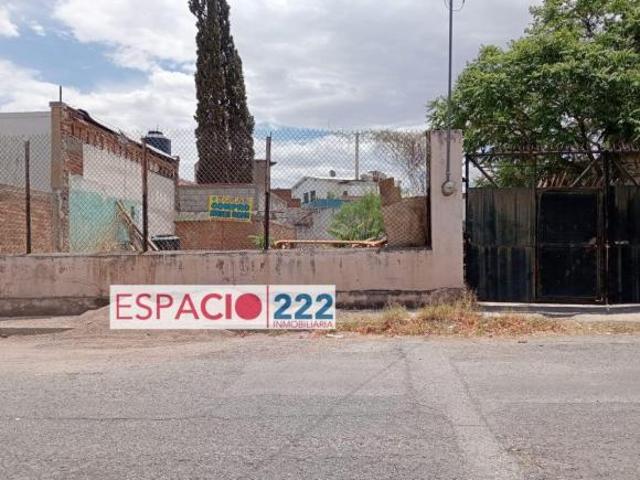 SE VENDE TERRENO EN COL. MAGISTERIAL UNIVERSIDAD POR DEPORTIVA $2&apos 300,000