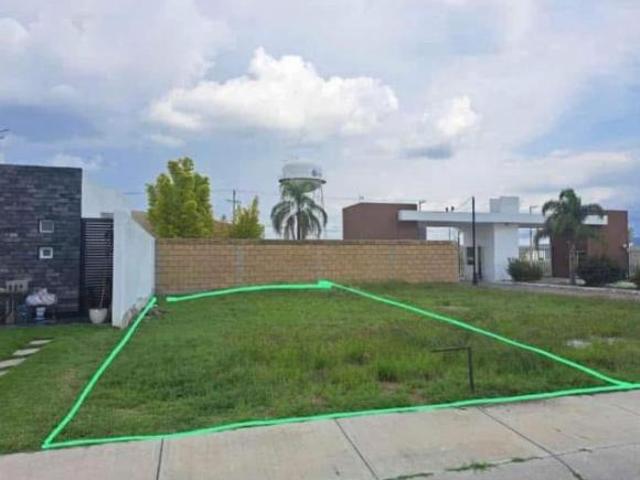 SE VENDE TERRENO EN FUENTES DEL CONQUISTADOR