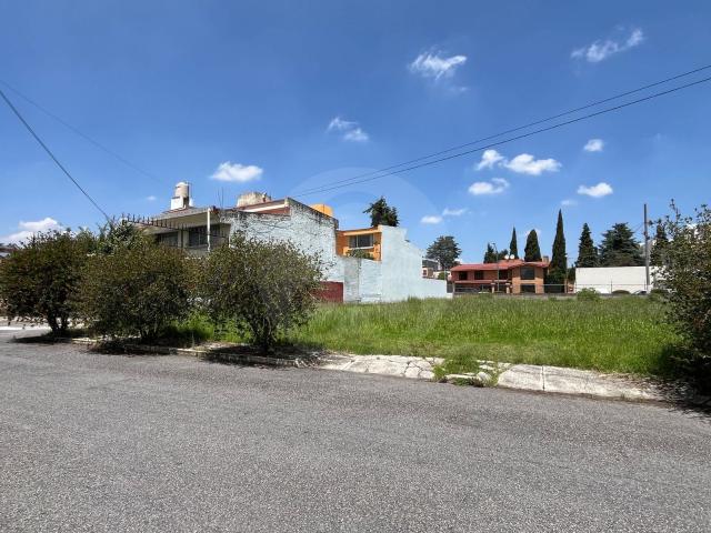 Se vende terreno en Residencial Col?n y Col. Cipr?s, en calle cerrada