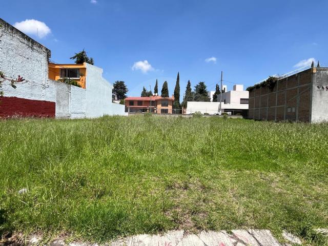 Se vende terreno en Residencial Col?n y Col. Cipr?s, en calle cerrada