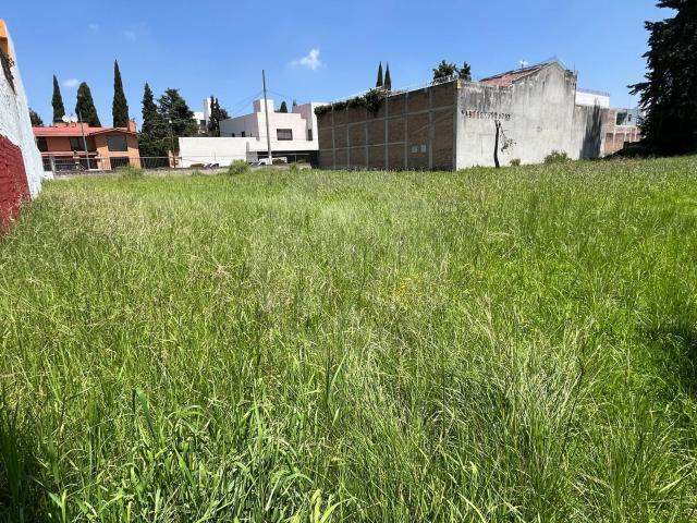 Se vende terreno en Residencial Col?n y Col. Cipr?s, en calle cerrada