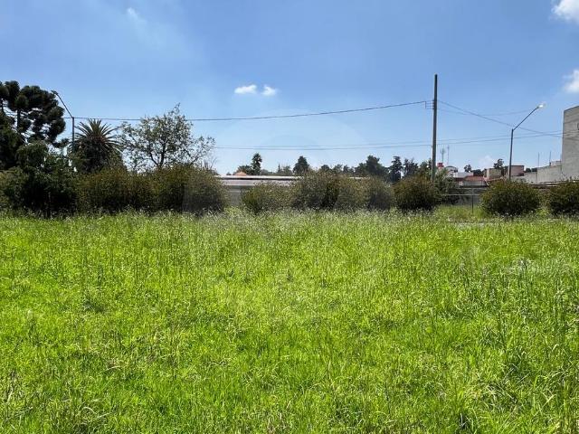 Se vende terreno en Residencial Col?n y Col. Cipr?s, en calle cerrada