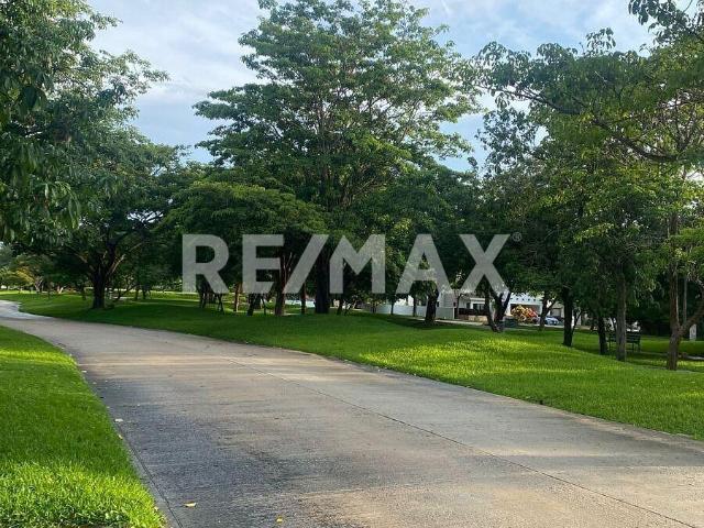 SE VENDE TERRENO EN RESIDENCIAL PARQUE CENTRAL SITPACH, MERIDA YUCATAN