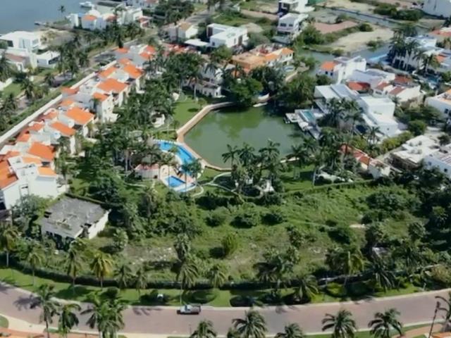 Se vende Terreno grande 7135 m2 para desarrollo residencial en Isla Dorada, Zona Hotelera, Cancun